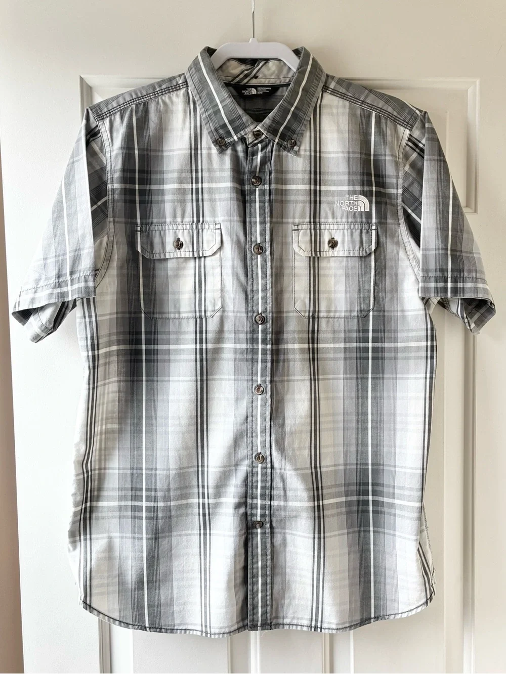 The North Face Men's Button-Up Shirt Short Sleeve Plaid Gray & White Size M